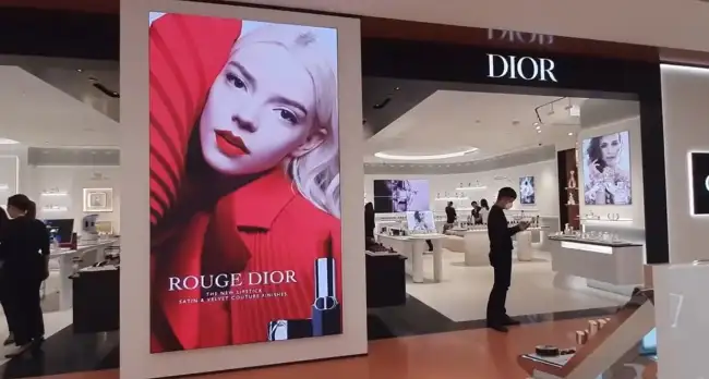 LAMPRO LMini COB at Dior retail store Thailand